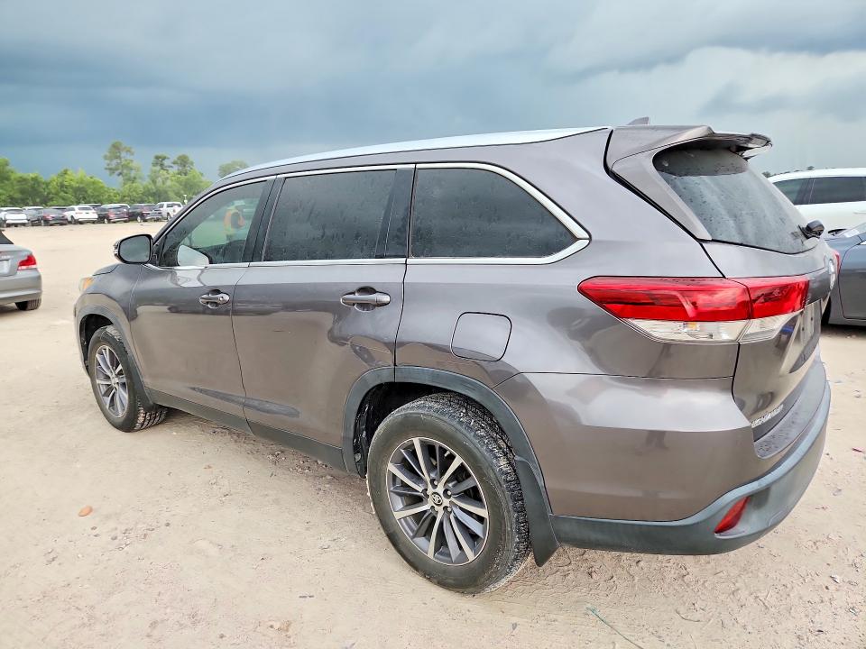 2019 Toyota VIN 5TDKZRFH2KS318315 COPART salvage auction — SIDE, Tx - Salvage Vehicle Title, sold $13,200 on 2026-07-07 (photo 2)