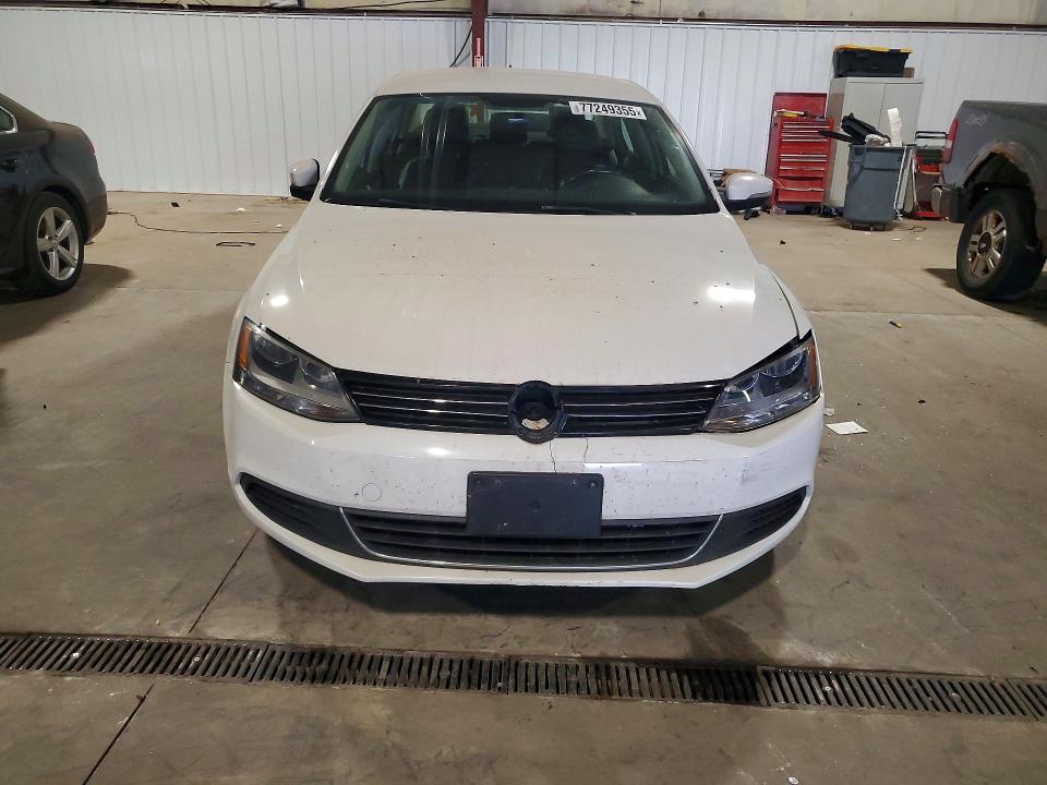 2014 Volkswagen Jetta VIN 3VWD07AJ5EM371092 COPART salvage auction — FRONT END, IL - SALVAGE CERTIFICATE, sold $925 on 2026-08-05 (photo 5)