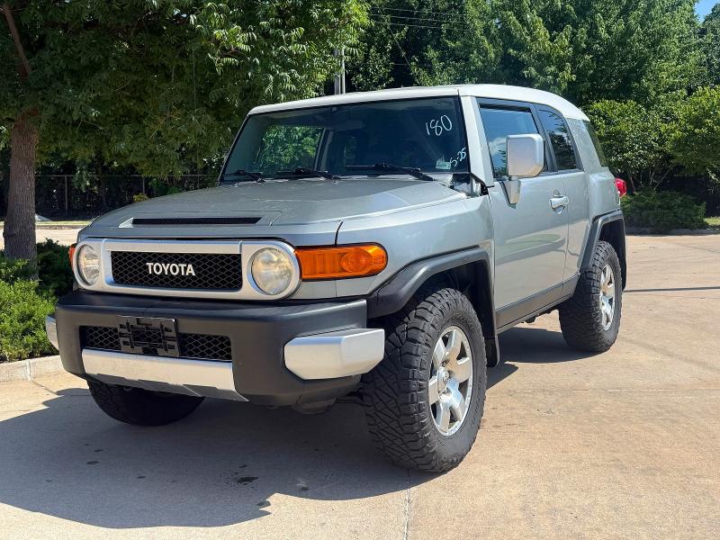 2009 Toyota Fj cruiser VIN JTEBU11F09K067152 COPART salvage auction — MINOR DENT/SCRATCHES, Ok - Certificate Of Title (P), sold $4,950 on 2026-07-14 (photo 2)