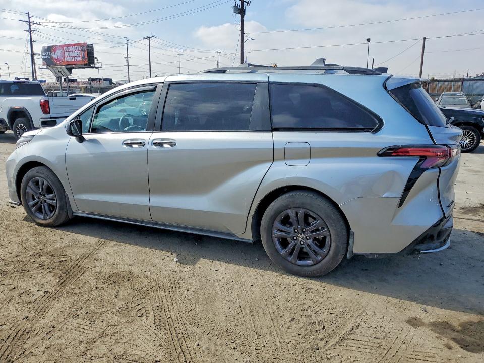 2025 Toyota Sienna VIN 5TDDSKFC1SS166407 COPART salvage auction — ROLLOVER, AZ - DIS/DLR/EXP ONLY SALVAGE TITLE, sold $17,000 on 2026-07-29 (photo 2)