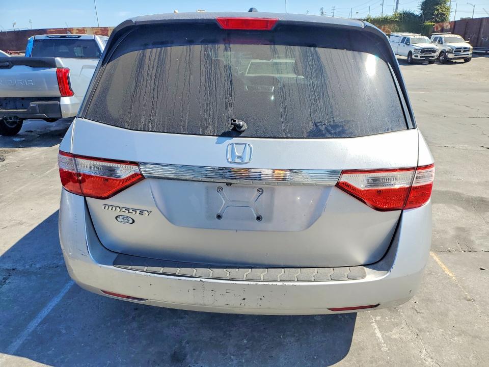 2011 Honda Odyssey VIN 5FNRL5H63BB047256 COPART salvage auction — NORMAL WEAR, AZ - DIS/DLR/EXP ONLY CLEAN TITLE, sold $525 on 2026-07-10 (photo 6)