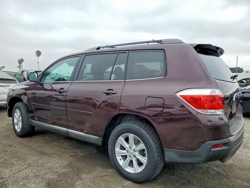 2011 Toyota Highlander VIN 5TDBK3EH2BS047503 COPART salvage auction — MINOR DENT/SCRATCHES, Ca - Dis/Dlr/Exp Only Clean Title (P), sold $4,200 on 2026-07-24 (photo 2)