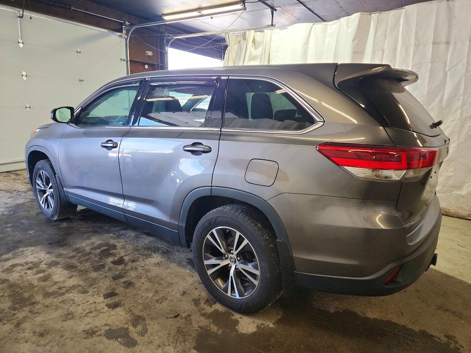 2019 Toyota Highlander VIN 5TDBZRFH6KS704994 COPART salvage auction — MINOR DENT/SCRATCHES, PA - CERT OF TITLE (P), sold $2,350 on 2026-07-30 (photo 2)
