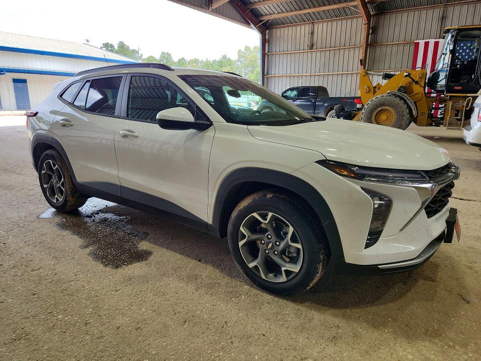 2026 Chevrolet Trax VIN KL77LHEP4TC065783 COPART salvage auction — WATER/FLOOD, La - Cert Of Title-Salvage Flood, sold $8,000 on 2026-07-31 (photo 4)
