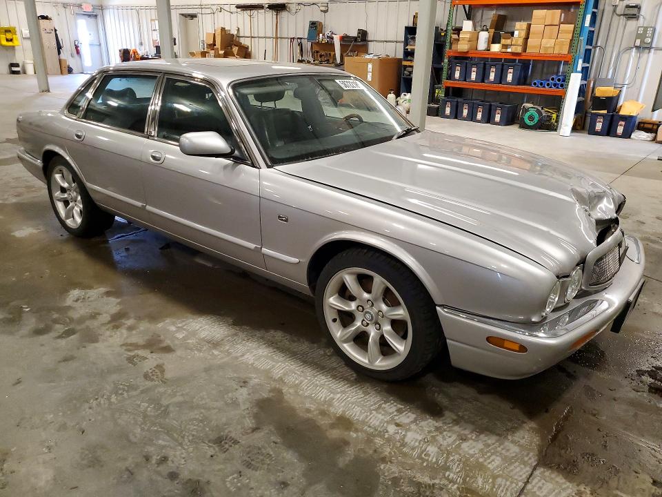 2000 Jaguar Xjr VIN SAJDA15B8YMF03038 COPART salvage auction — FRONT END, MN - CERT OF TITLE-SALVAGE, sold $70 on 2026-07-27 (photo 4)