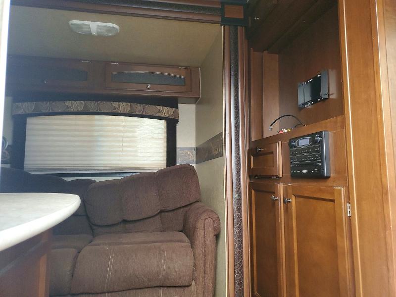 2014 Jayco Whitehawk VIN 1UJBJ0BP2E14C0226 COPART salvage auction — WATER/FLOOD, IL - SALVAGE CERT-FLOOD, sold $10 on 2026-07-28 (photo 5)