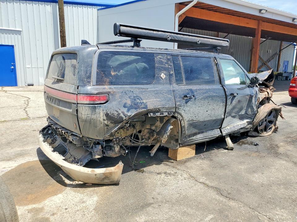 2026 Rivian R1s VIN 7PDSGABP3TN089065 COPART salvage auction — ROLLOVER, Co - Public - Salvage Title, sold $4,400 on 2026-09-08 (photo 3)