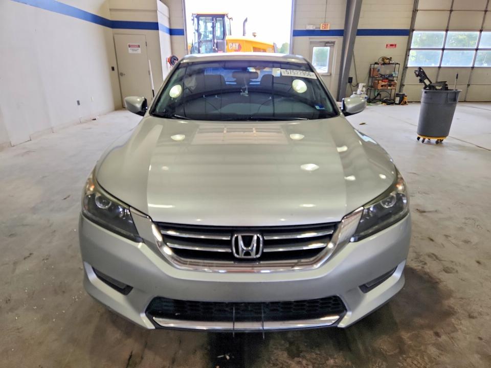 2015 Honda Accord VIN 1HGCR2F54FA189628 COPART salvage auction — SIDE, VA - CERT OF TITLE - SALVAGE, sold $4,000 on 2026-07-02 (photo 5)