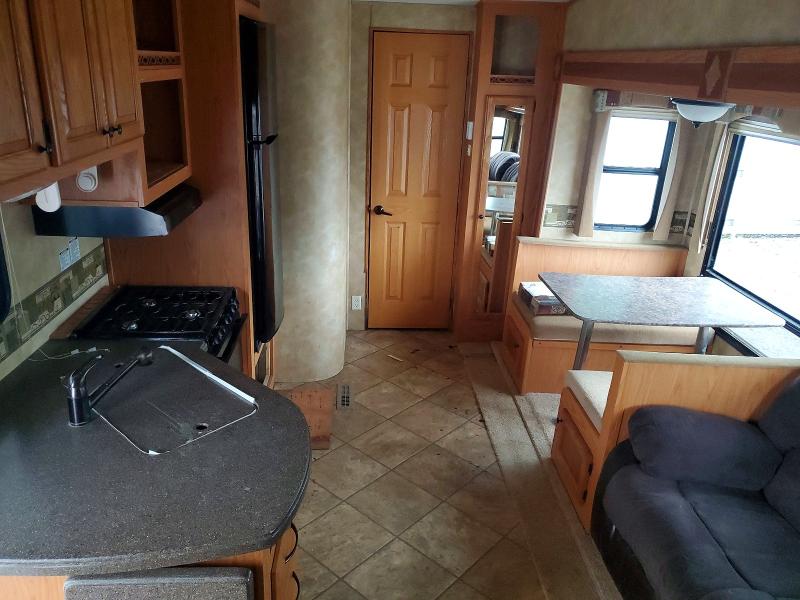 2010 Sundance Recreational vehicle (rv) VIN 5SFSG3527AE209382 COPART salvage auction — VANDALISM, NY - MV-907A SALVAGE CERTIFICATE, sold $1,600 on 2026-07-20 (photo 5)