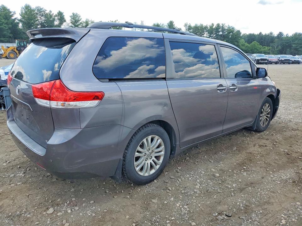 2013 Toyota Sienna VIN 5TDYK3DC4DS345182 COPART salvage auction — FRONT END, Md - Cert Of Salvage < 75% Damage, sold $3,650 on 2026-07-20 (photo 3)