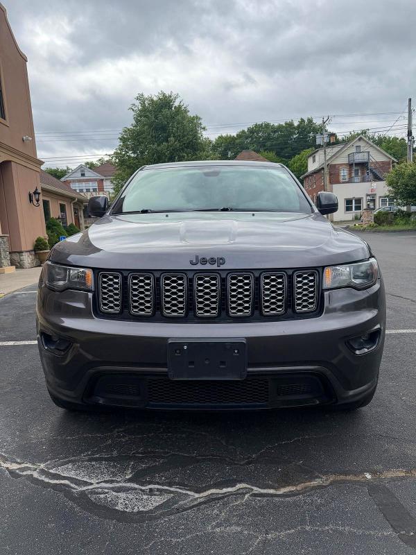 2018 Jeep Cherokee VIN 1C4RJFAG4JC147876 COPART salvage auction — MINOR DENT/SCRATCHES, Mt - Certificate Of Title (P), sold $8,300 on 2026-07-27 (photo 5)