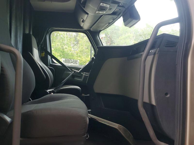 2021 Freightliner Cascadia 126 VIN 3AKJHHDR3MSMH8723 COPART salvage auction — MINOR DENT/SCRATCHES, MS - CERTIFICATE OF TITLE, sold $23,500 on 2026-07-21 (photo 5)