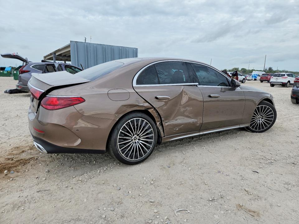 2026 Mercedes-benz E-klasse VIN W1KLF4GB2TA212736 COPART salvage auction — SIDE, Fl - Cert Of Title Slvg Rebuildable, sold $35,750 on 2026-07-14 (photo 3)