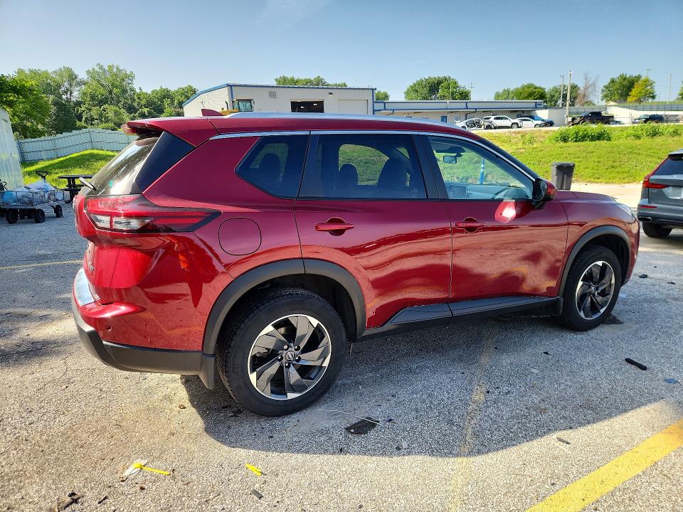 2024 Nissan Rogue VIN JN8BT3BBXRW174530 COPART salvage auction — MINOR DENT/SCRATCHES, IL - CERTIFICATE OF TITLE, sold $2,200 on 2026-07-21 (photo 3)