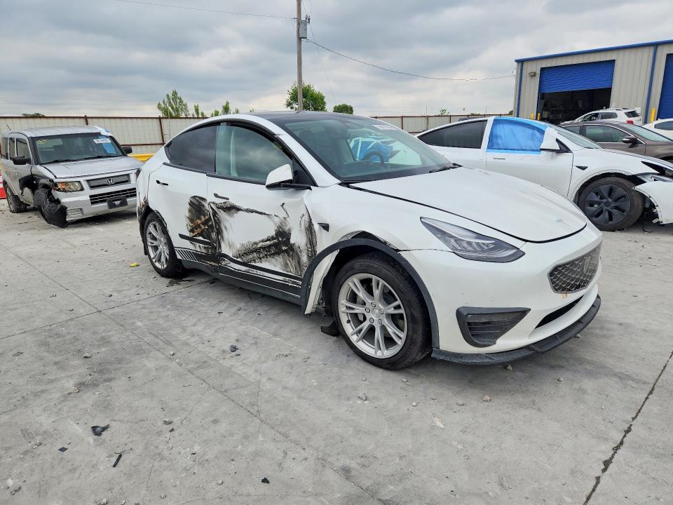 2022 Tesla VIN 7SAYGDEE9NF434469 COPART salvage auction — SIDE, Tx - Salvage Vehicle Title, sold $7,800 on 2026-07-07 (photo 4)