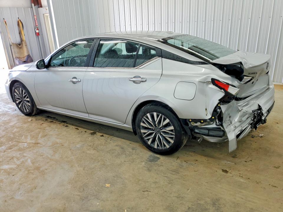 2023 Nissan Altima VIN 1N4BL4DVXPN370128 COPART salvage auction — REAR END, VA - CERT OF TITLE - SALVAGE, sold $7,300 on 2026-07-23 (photo 2)