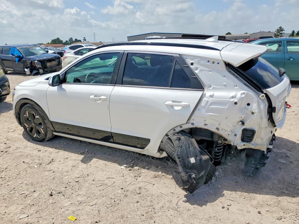 2024 Kia Niro VIN KNDCR3L15R5098421 COPART salvage auction — REAR END, Tx - Salvage Vehicle Title, sold $10,300 on 2026-08-21 (photo 2)
