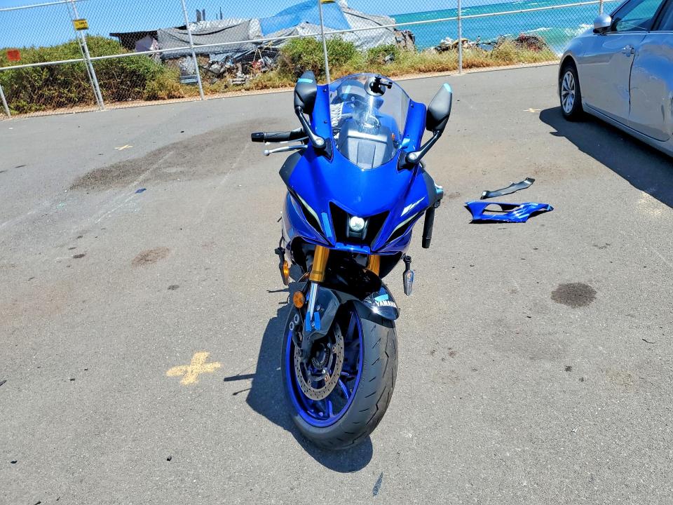2025 Yamaha VIN JYARM38E6SA015575 COPART salvage auction — SIDE, Hi - Certificate Of Salvage, sold $2,450 on 2026-08-17 (photo 2)