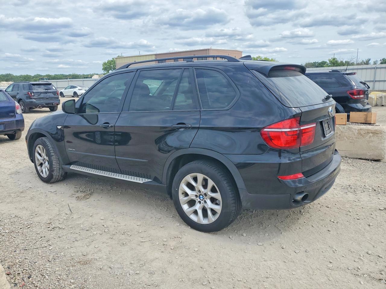 2011 BMW X5 VIN 5UXZV4C52BL414579 COPART salvage auction — Front End, MO - DEALER ONLY CLEAN TITLE, sold $500 on 2026-07-02 (photo 2)