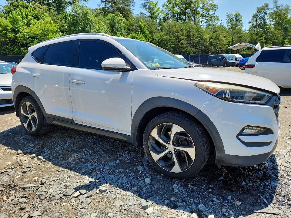 2016 Hyundai VIN KM8J3CA24GU125546 COPART salvage auction — VANDALISM, Md - Cert Of Salvage > 75% Damage, sold $1,900 on 2026-07-17 (photo 4)