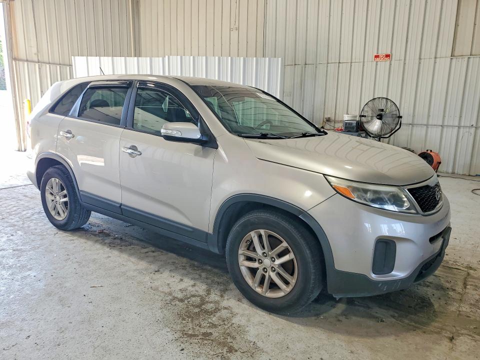 2015 Kia Sorento VIN 5XYKT3A61FG621447 COPART salvage auction — WATER/FLOOD, Tx - Salvage Title-Flood Damage, sold $1,050 on 2026-07-07 (photo 4)