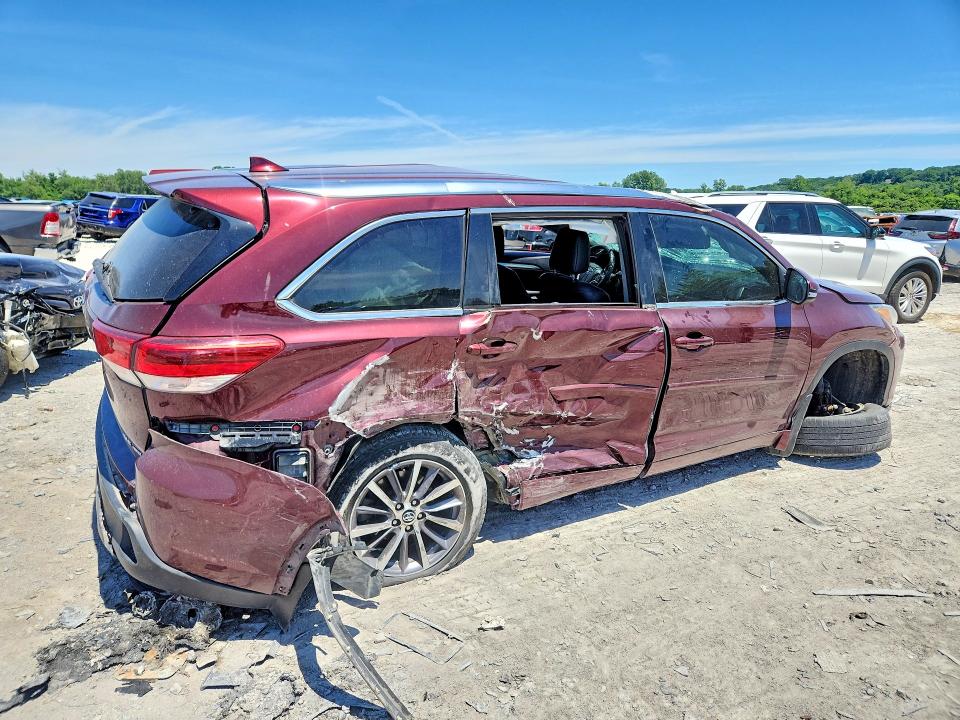 2018 Toyota Highlander VIN 5TDJZRFH6JS851293 COPART salvage auction — UNDERCARRIAGE, IL - SALVAGE CERTIFICATE, sold $4,000 on 2026-07-13 (photo 3)