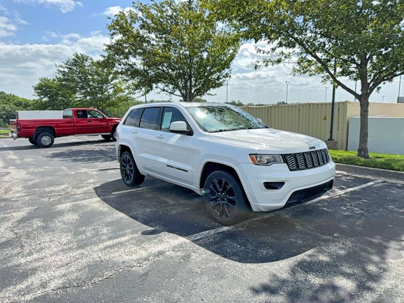2020 Jeep Cherokee VIN 1C4RJFAGXLC396671 COPART salvage auction — MINOR DENT/SCRATCHES, Mo - Certificate Of Title (P), sold $5,600 on 2026-07-09 (photo 1)