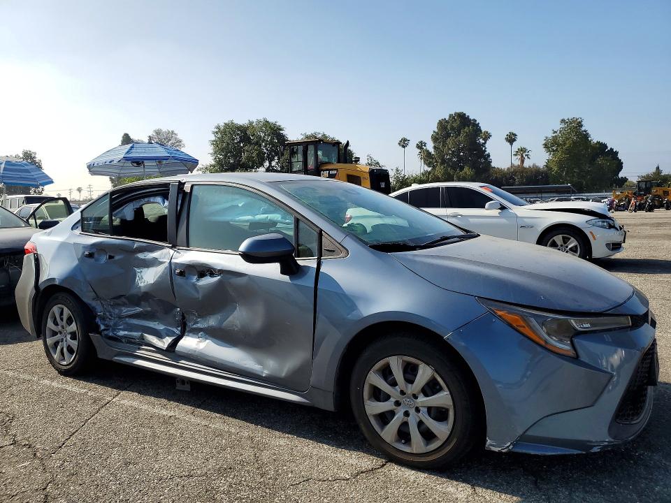 2020 Toyota Corolla VIN 5YFEPRAE1LP094450 COPART salvage auction — SIDE, Ca - Salvage Certificate, sold $4,200 on 2026-07-31 (photo 4)