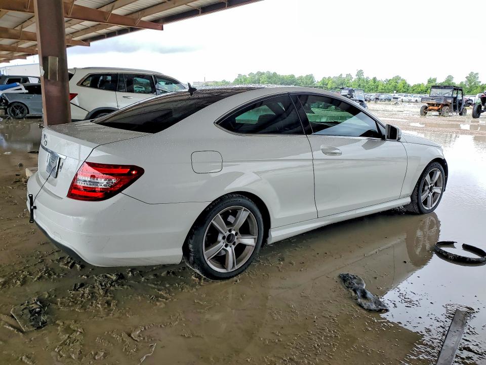2014 Mercedes-benz C-klasse VIN WDDGJ4HB6EG200278 COPART salvage auction — WATER/FLOOD, TX - SALVAGE TITLE-FLOOD DAMAGE, sold $1,950 on 2026-08-04 (photo 3)