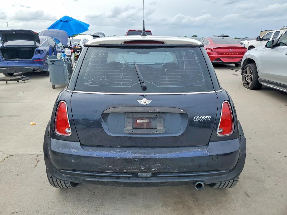 2005 Mini Cooper VIN WMWRC33455TJ64829 COPART salvage auction — FRONT END, TX - SALVAGE VEHICLE TITLE, sold $325 on 2026-07-09 (photo 6)