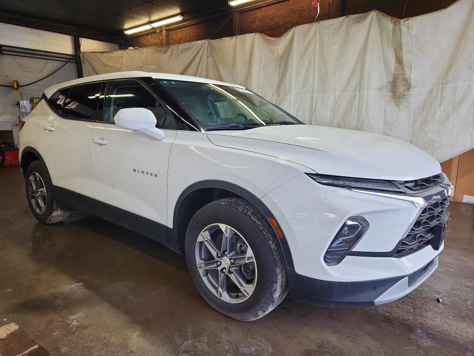 2023 Chevrolet Blazer VIN 3GNKBHR40PS193915 COPART salvage auction — NORMAL WEAR, Pa - Cert Of Title (P), sold $16,000 on 2026-07-02 (photo 4)