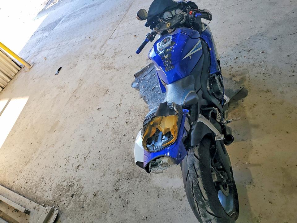 2006 Suzuki Gsx-r600 VIN JS1GN7DA062104006 COPART salvage auction — ROLLOVER, Ky - Bill Of Sale/Part Only/No Titl, sold $1,200 on 2026-07-08 (photo 4)