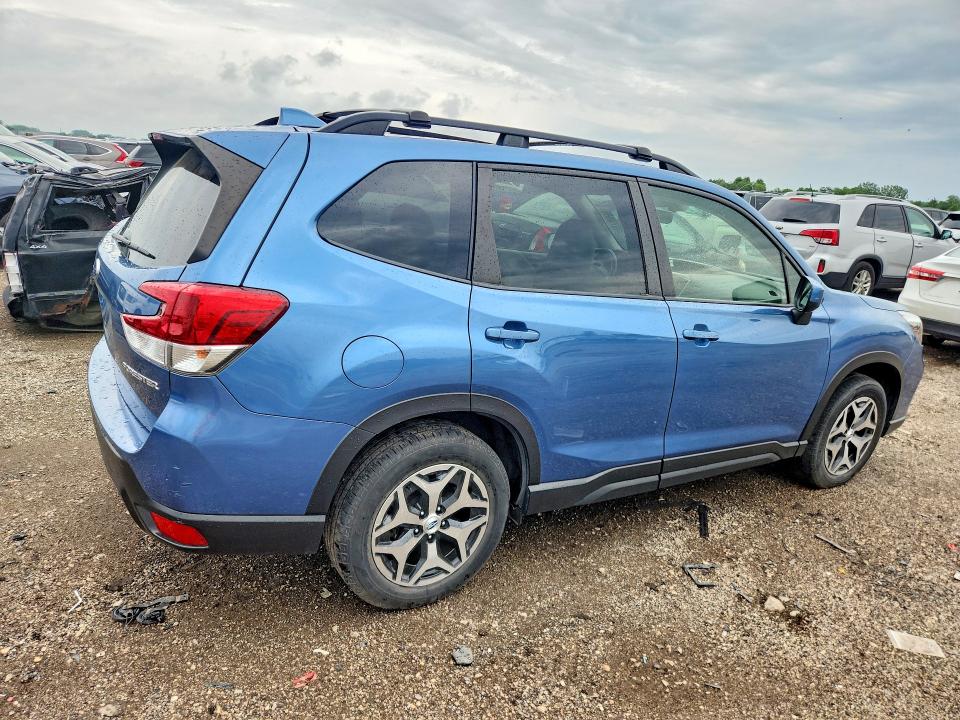 2020 Subaru Forester VIN JF2SKAJC9LH413897 COPART salvage auction — WATER/FLOOD, IL - SALVAGE CERT-FLOOD, sold $250 on 2026-07-30 (photo 3)