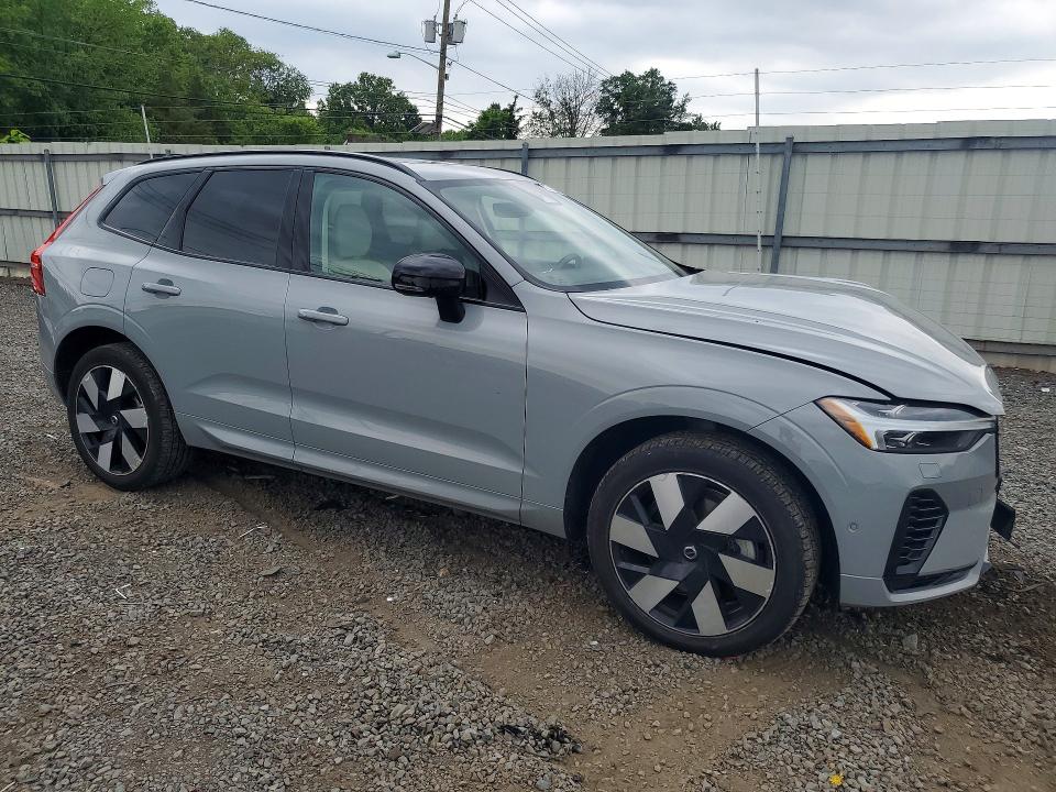2025 Volvo Xc60 VIN YV4H60RC4S1027159 COPART salvage auction — FRONT END, Salvage Title, sold $20,600 on 2026-08-04 (photo 4)
