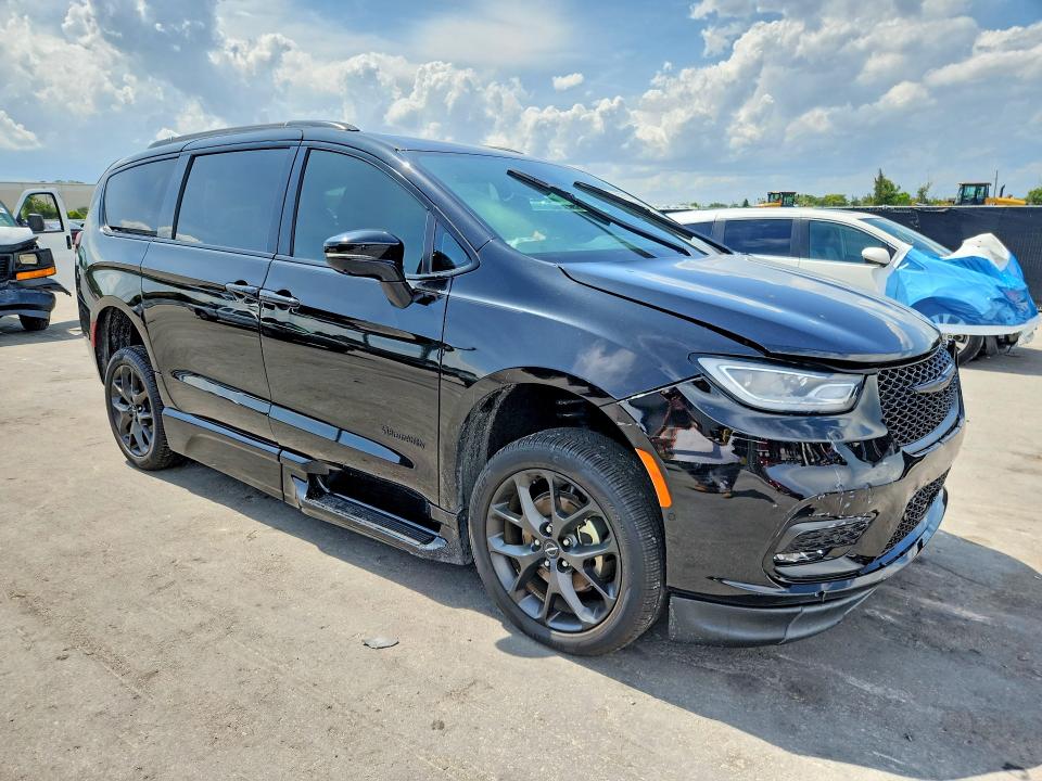 2024 Chrysler Pacifica VIN 2C4RC1BG7RR173502 COPART salvage auction — FRONT END, Fl - Cert Of Title Slvg Rebuildable, sold $21,200 on 2026-08-20 (photo 4)