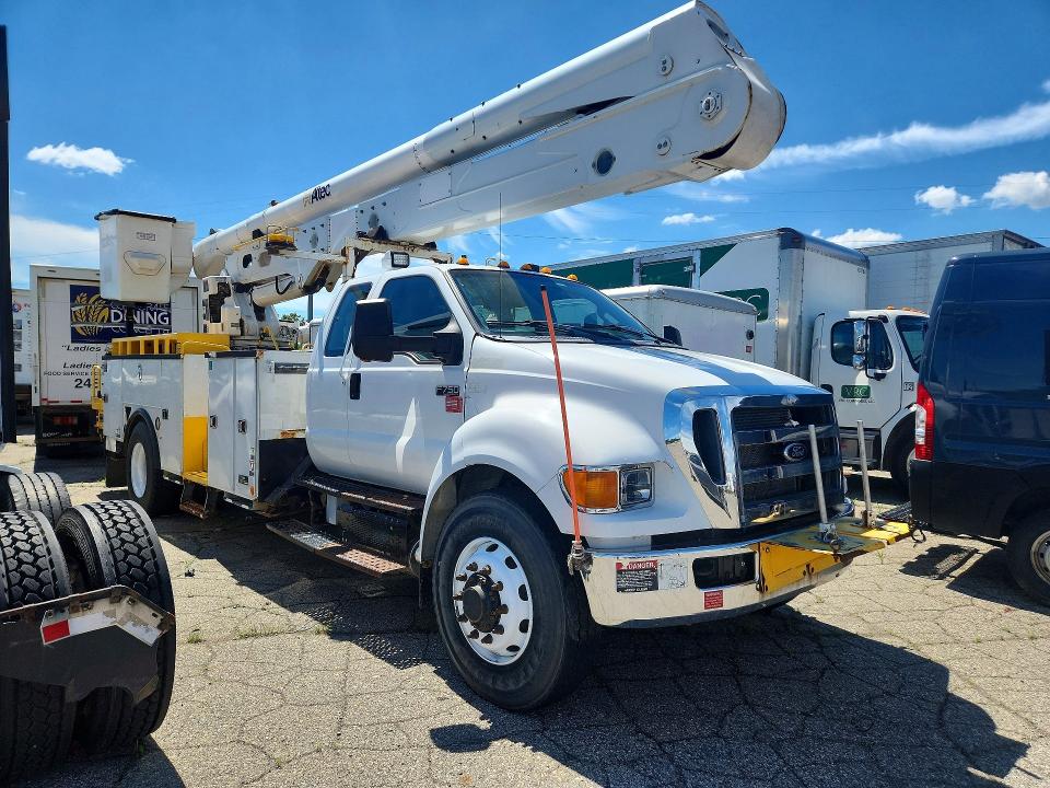 2015 Ford F-750 VIN 3FRXX7FKXFV638576 COPART salvage auction — MINOR DENT/SCRATCHES, MI - CERTIFICATE OF TITLE, sold $2,050 on 2026-07-09 (photo 4)