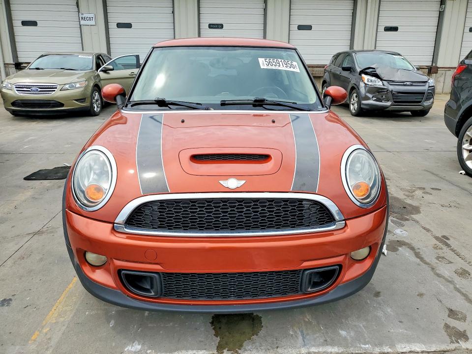 2012 Mini Cooper VIN WMWSV3C51CTY18047 COPART salvage auction — MINOR DENT/SCRATCHES, Ky - Certificate Of Title, sold $475 on 2026-08-31 (photo 5)