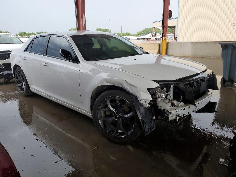 2022 Chrysler 300 VIN 2C3CCAAG1NH107572 COPART salvage auction — FRONT END, Tx - Certificate Of Title, sold $6,400 on 2026-07-16 (photo 4)