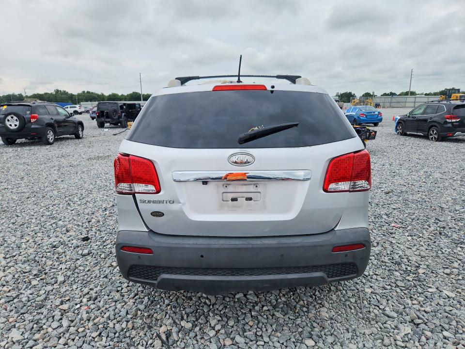2012 Kia Sorento VIN 5XYKT3A61CG255307 COPART salvage auction — SIDE, Fl - Cert Of Title Slvg Rebuildable, sold $475 on 2026-07-07 (photo 6)