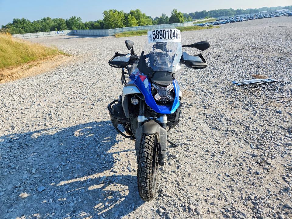 2025 BMW R 1300 VIN WB10M2300S6L23201 COPART salvage auction — SIDE, Mi - Scrap Certificate Of Title, sold $10,800 on 2026-08-06 (photo 2)