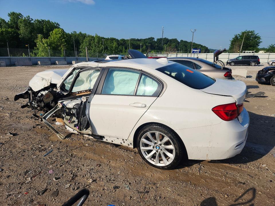2018 BMW 3er VIN WBA8A3C56JA357524 COPART salvage auction — SIDE, Ky - Bill Of Sale/Part Only/No Titl, sold $100 on 2026-07-23 (photo 2)