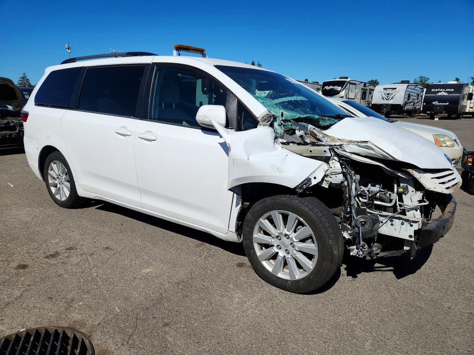 2017 Toyota Sienna VIN 5TDJZ3DC8HS178134 COPART salvage auction — FRONT END, OR - SALVAGE TITLE CERTIFICATE, sold $4,600 on 2026-07-27 (photo 4)