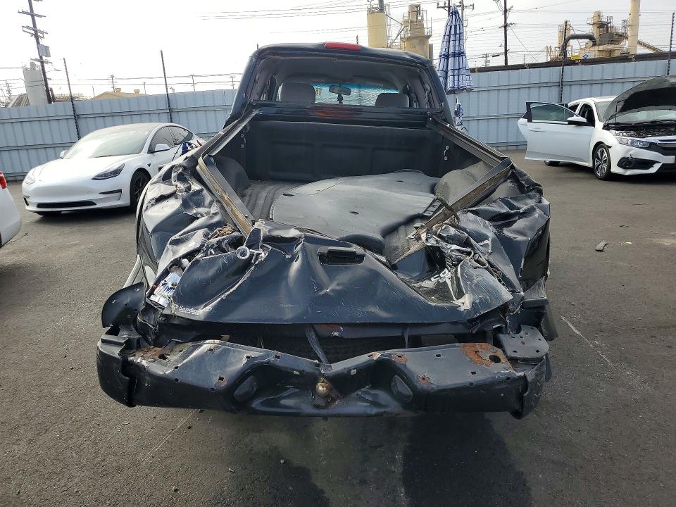 2001 Toyota Tacoma VIN 5TEWN72N61Z813812 COPART salvage auction — ROLLOVER, Ca - Salvage Certificate, sold $1,850 on 2026-07-06 (photo 6)