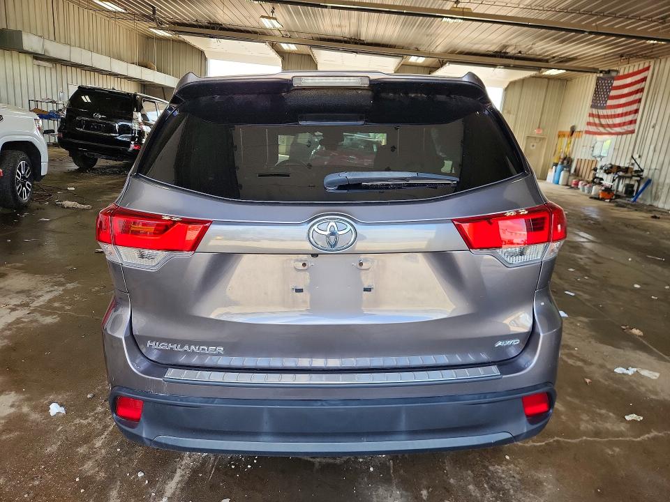 2019 Toyota Highlander VIN 5TDBZRFH3KS977777 COPART salvage auction — MINOR DENT/SCRATCHES, Il - Certificate Of Title, sold $7,800 on 2026-07-20 (photo 6)