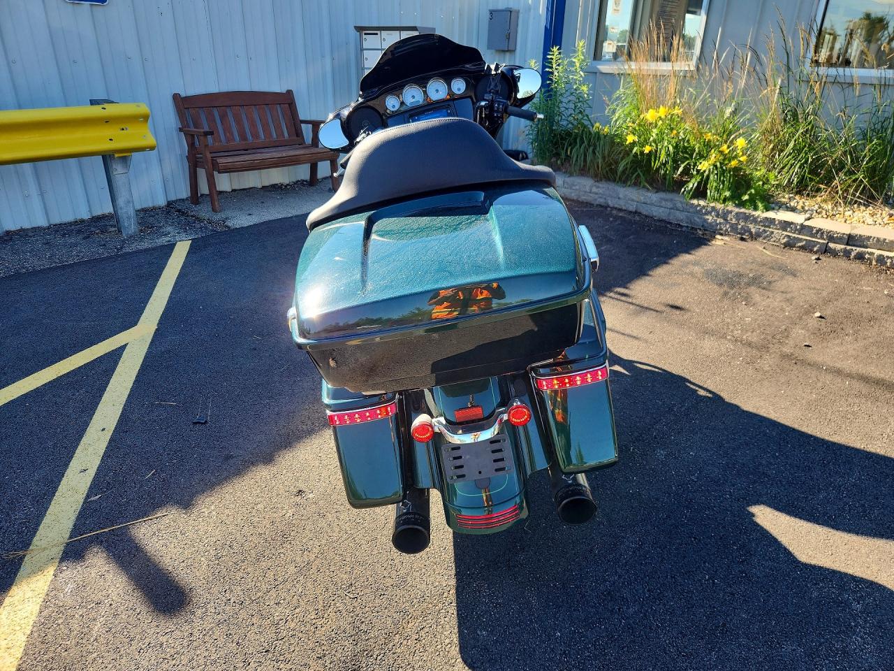 2016 Harley-Davidson FLHXS VIN 1HD1KRM12GB645851 COPART salvage auction — Side, WV - SALVAGE CERTIFICATE, sold $6,300 on 2026-07-09 (photo 4)