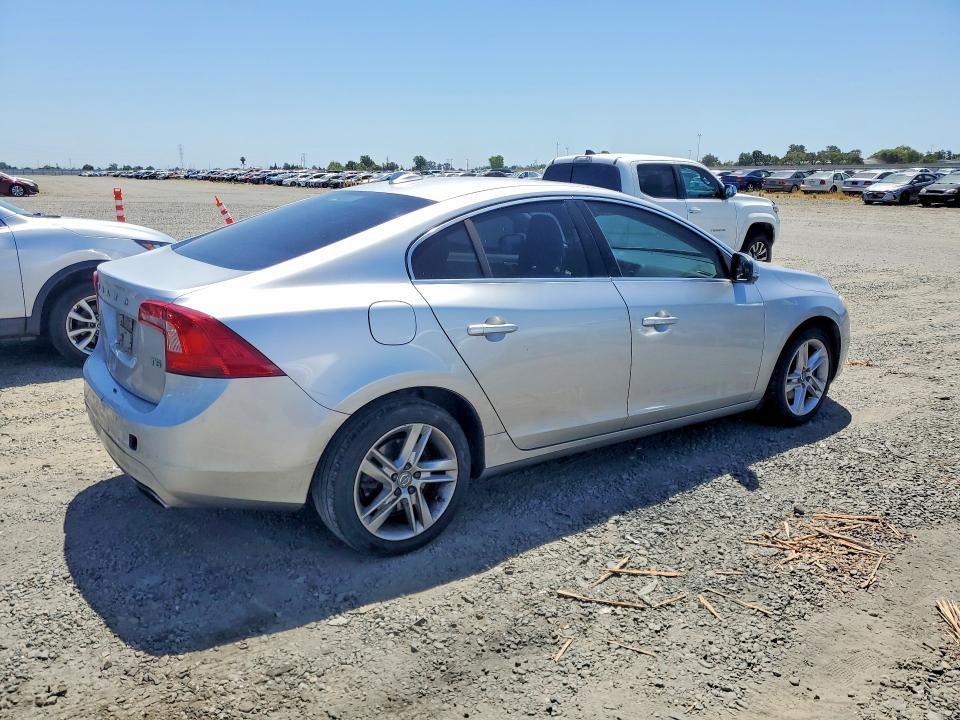 2015 Volv S60 VIN YV140MFKXF2366296 COPART salvage auction — REAR END, CA - DIS/DLR/EXP ONLY CLEAN TITLE, sold $1,300 on 2026-07-28 (photo 3)