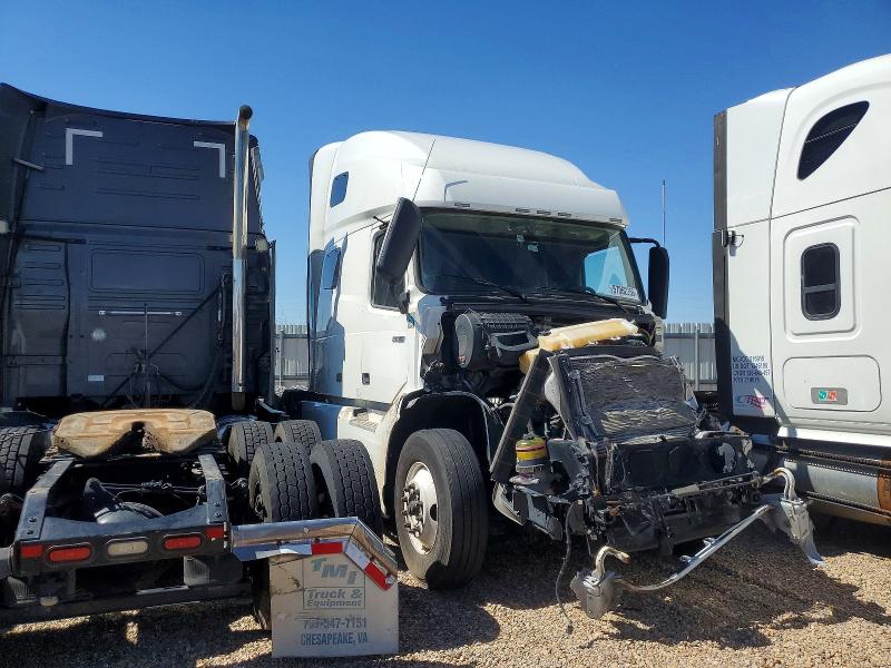 2023 Volvo Vnl VIN 4V4NC9EH8PN334892 COPART salvage auction — FRONT END, AZ - CERT OF TITLE - SALVAGE, sold $150 on 2026-07-12 (photo 1)