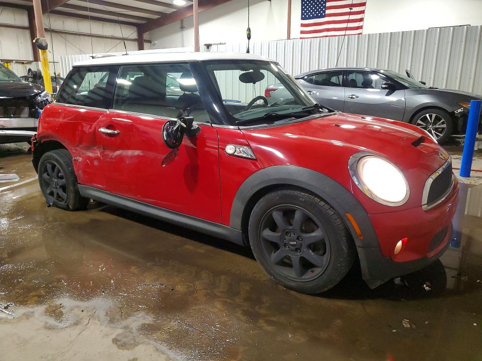 2010 Mini Cooper VIN WMWMF7C53ATX45225 COPART salvage auction — SIDE, PA - CERTIFICATE OF SALVAGE, sold $450 on 2026-08-07 (photo 4)