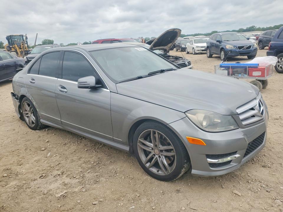 2013 Mercedes-benz C-klasse VIN WDDGF8ABXDR296583 COPART salvage auction — REAR END, Mo - Salvage Certificate Of Title, sold $2,050 on 2026-07-28 (photo 4)