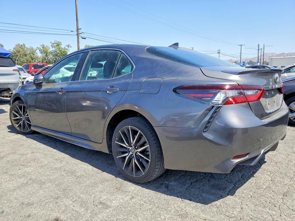 2021 Toyota Camry VIN 4T1T11AK7MU524658 COPART salvage auction — SIDE, Salvage Title, sold $7,500 on 2026-07-30 (photo 2)
